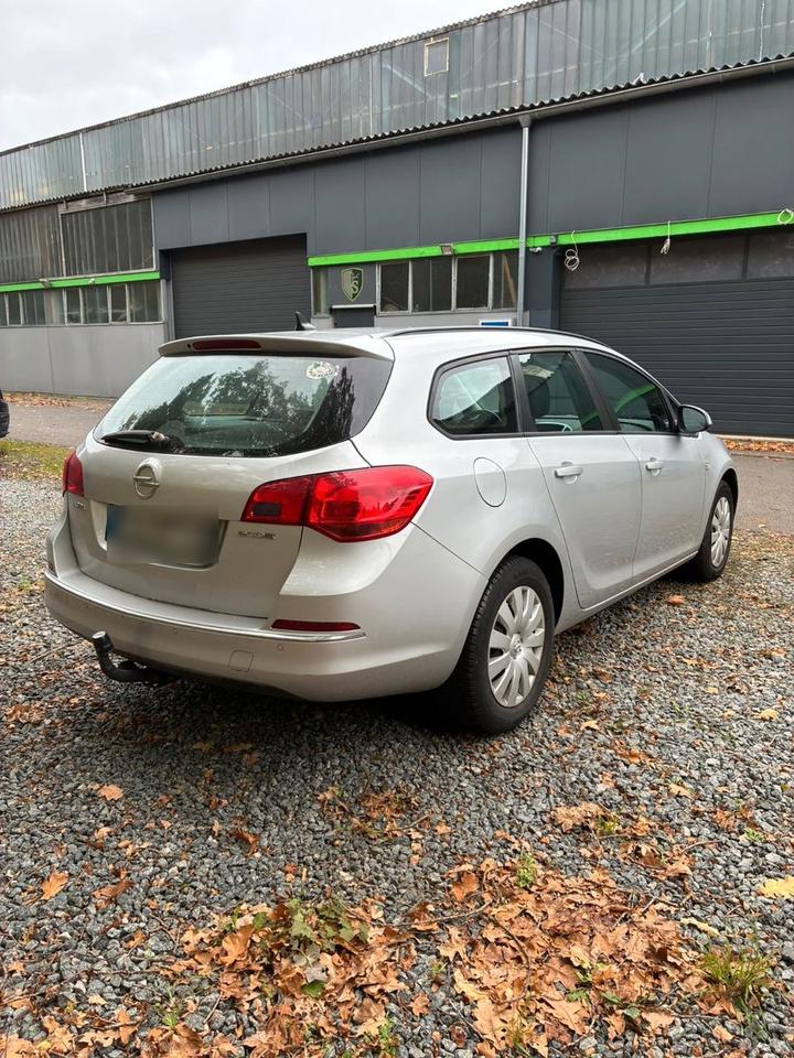 Opel Astra 2014 — photo 8