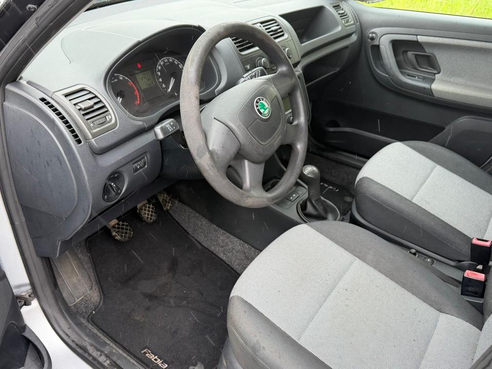 Skoda Fabia 2011 — photo 11