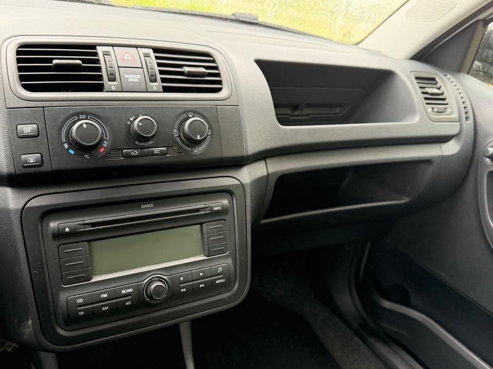 Skoda Fabia 2011 — photo 12