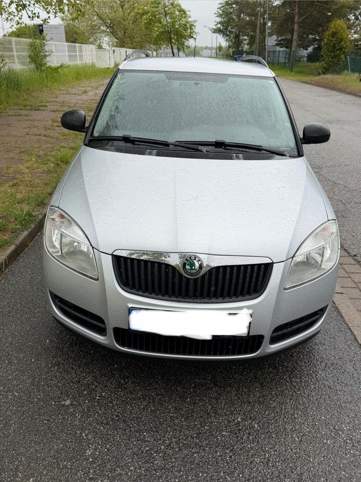 Skoda Fabia 2011 — interior