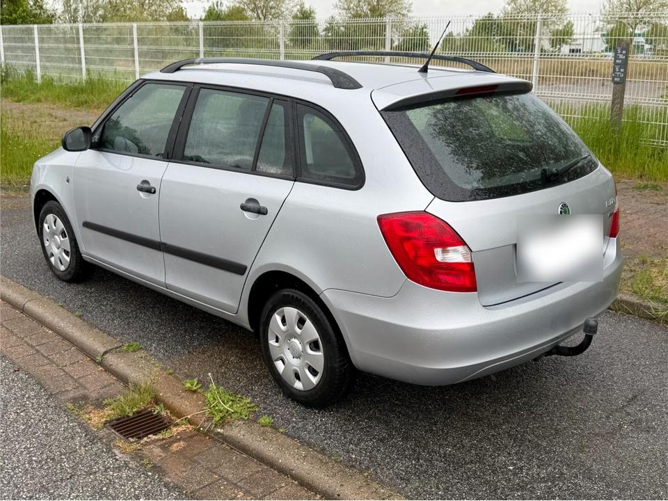Skoda Fabia 2011 — engine