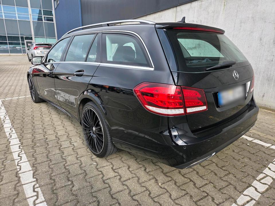 Mercedes Benz Weitere E-Klasse 2013 — rear view