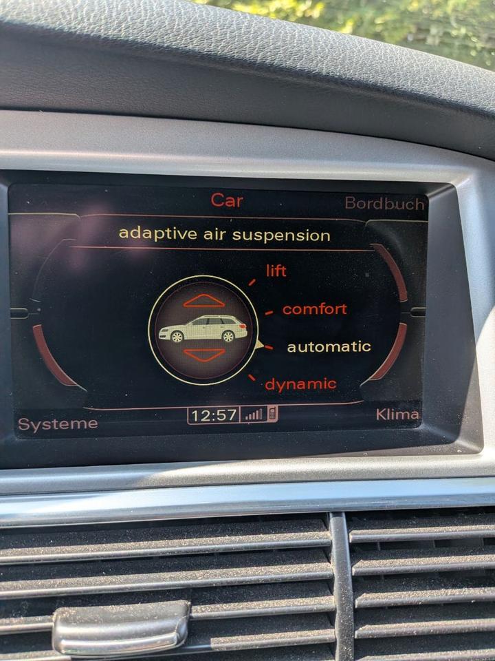 Audi A6 2010 — photo 12