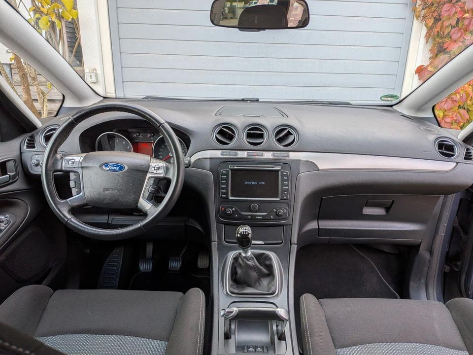Ford S-Max 2013 — photo 10