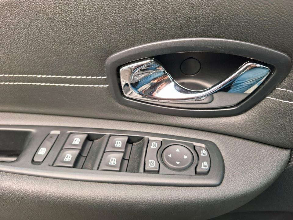 Renault Grand Scenic 2015 — photo 15