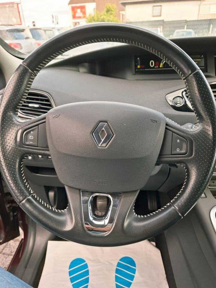 Renault Grand Scenic 2015 — photo 16