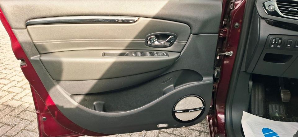 Renault Grand Scenic 2015 — photo 19