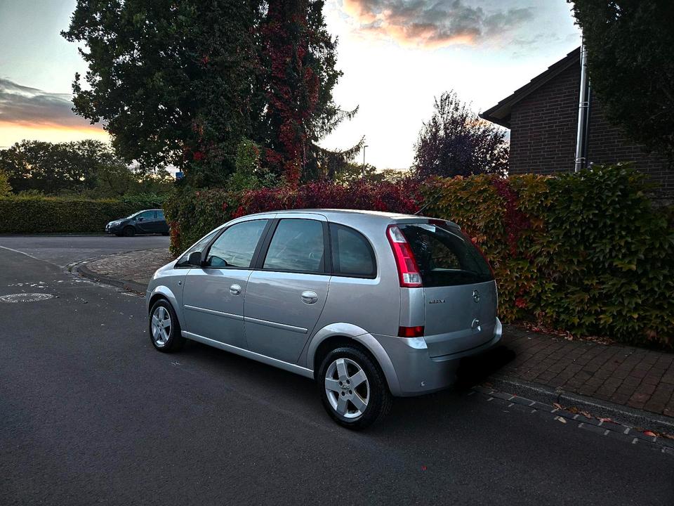 Opel Meriva 2005 — вигляд ззаду