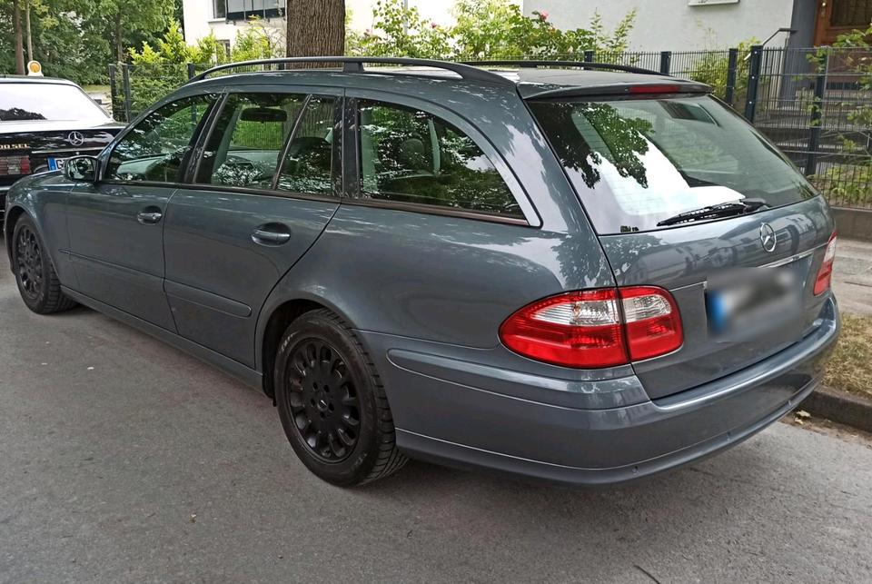 Mercedes Benz E 220 2006 — photo 16
