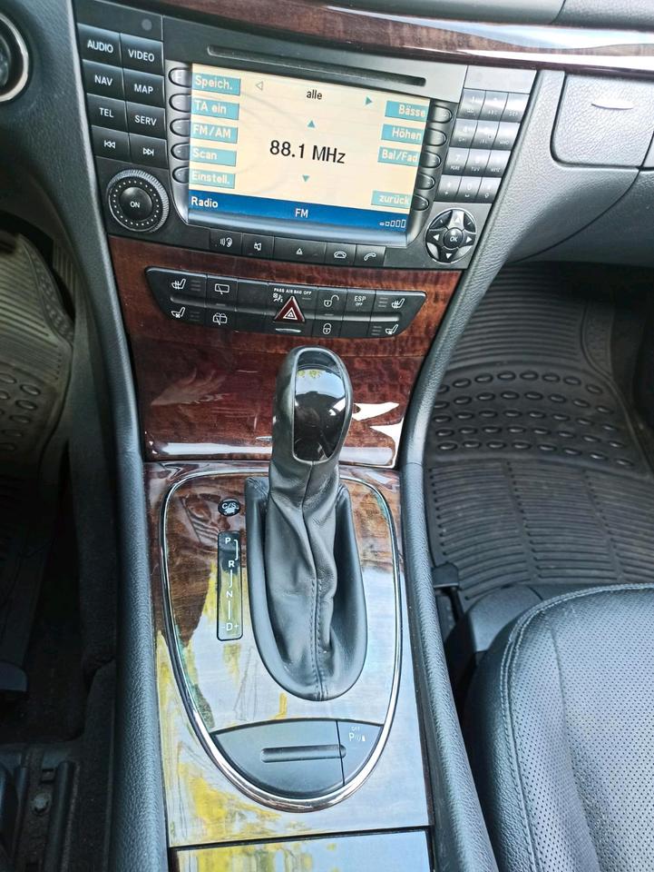 Mercedes Benz E 220 2006 — photo 20