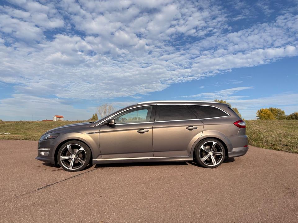 Ford Mondeo 2014 — rear view