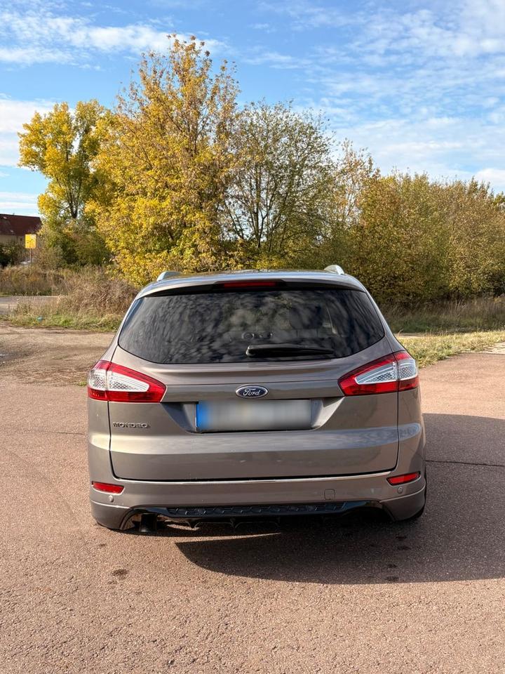 Ford Mondeo 2014 — interior