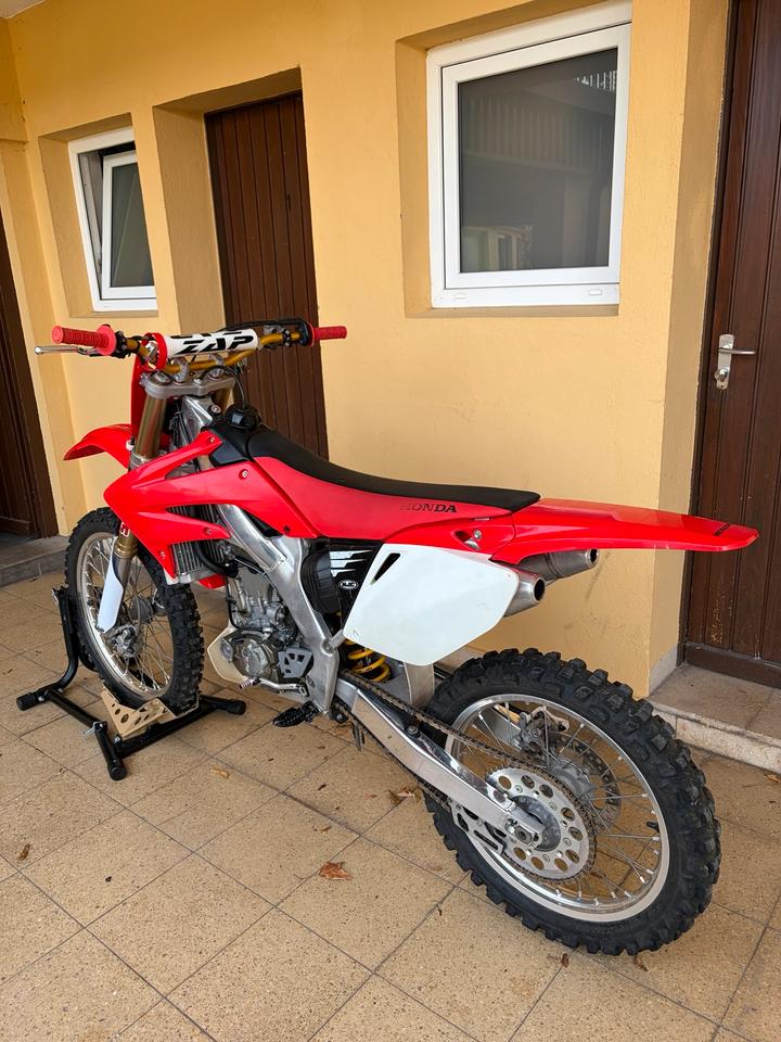 Honda CRF250R Motocross 2006 — rear view