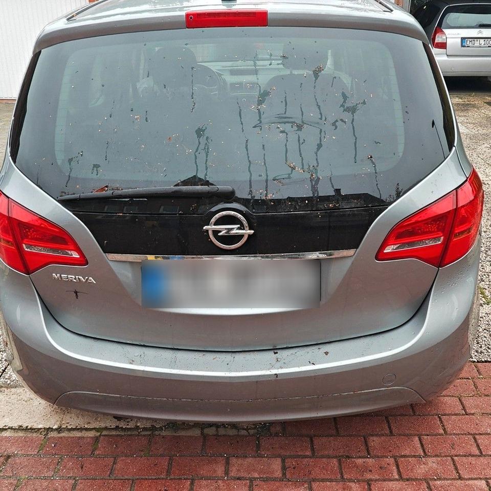 Opel Meriva 2012 — rear view