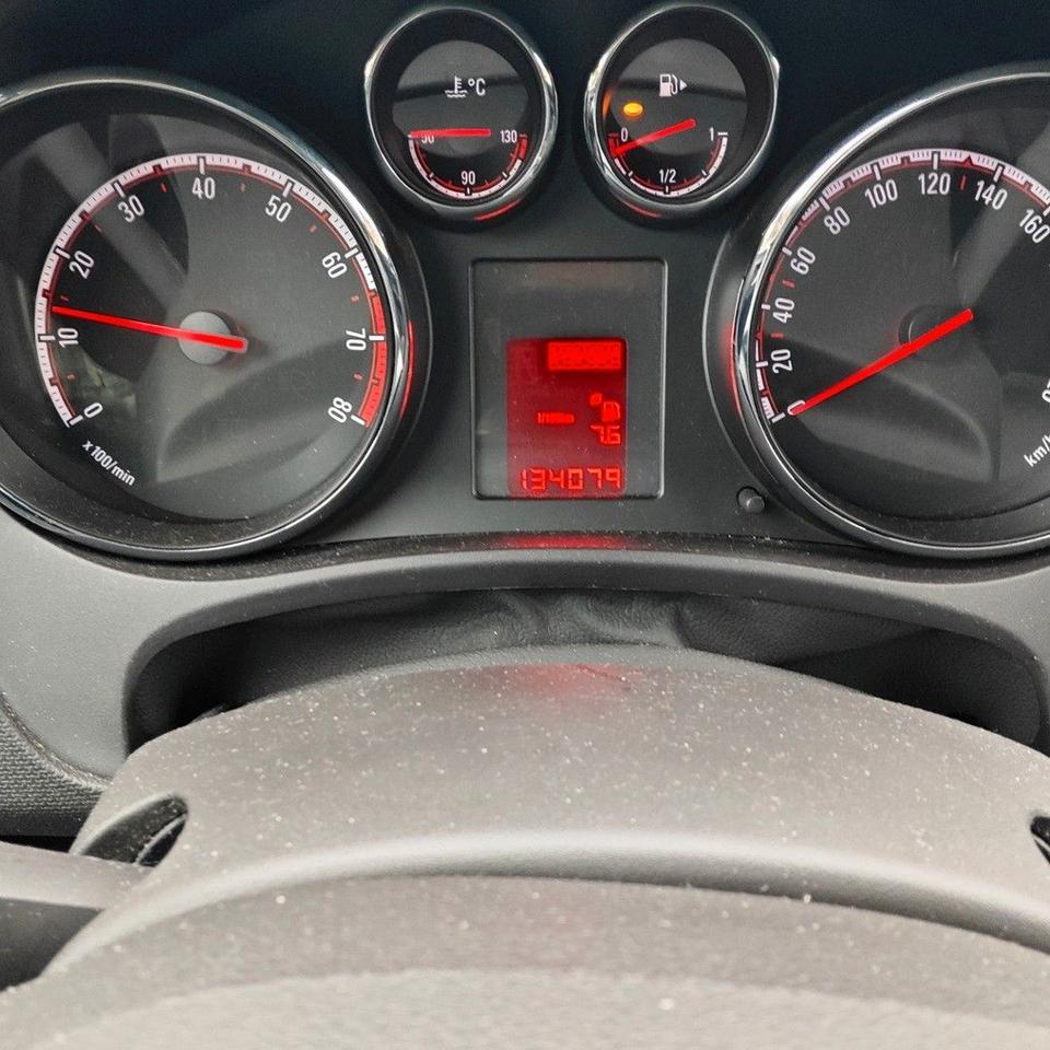 Opel Meriva 2012 — engine