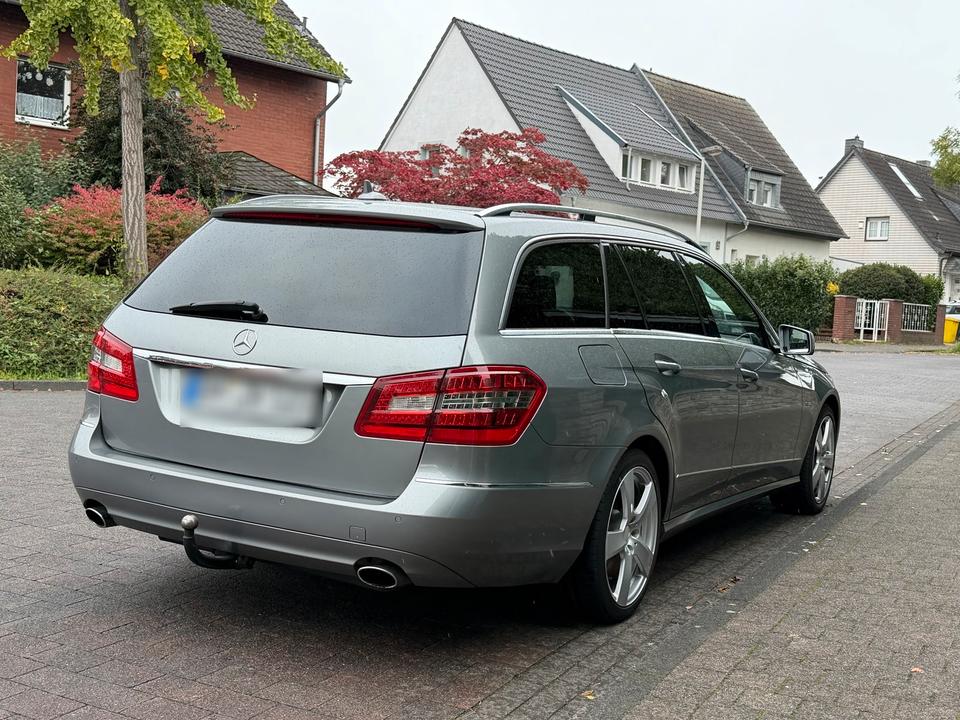Mercedes Benz E 300 2011 — vehicle for AFU Ukraine