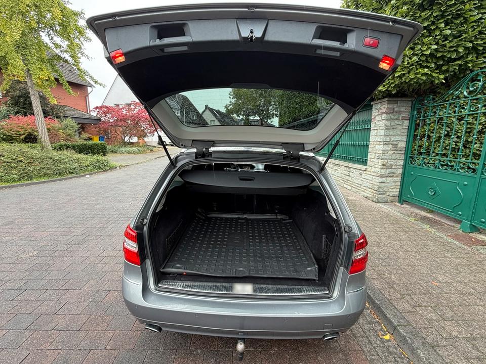 Mercedes Benz E 300 2011 — photo 10