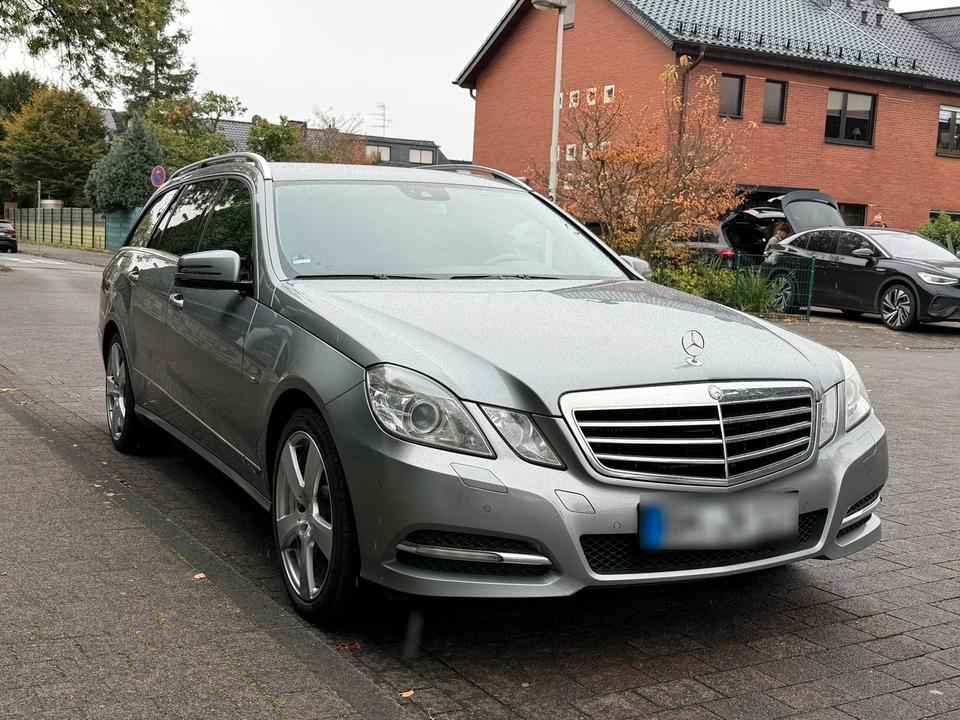 Mercedes Benz E 300 2011 — engine