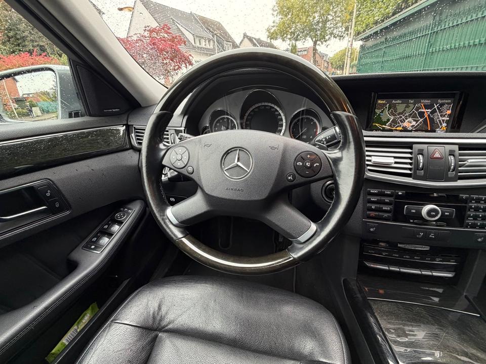 Mercedes Benz E 300 2011 — photo 8