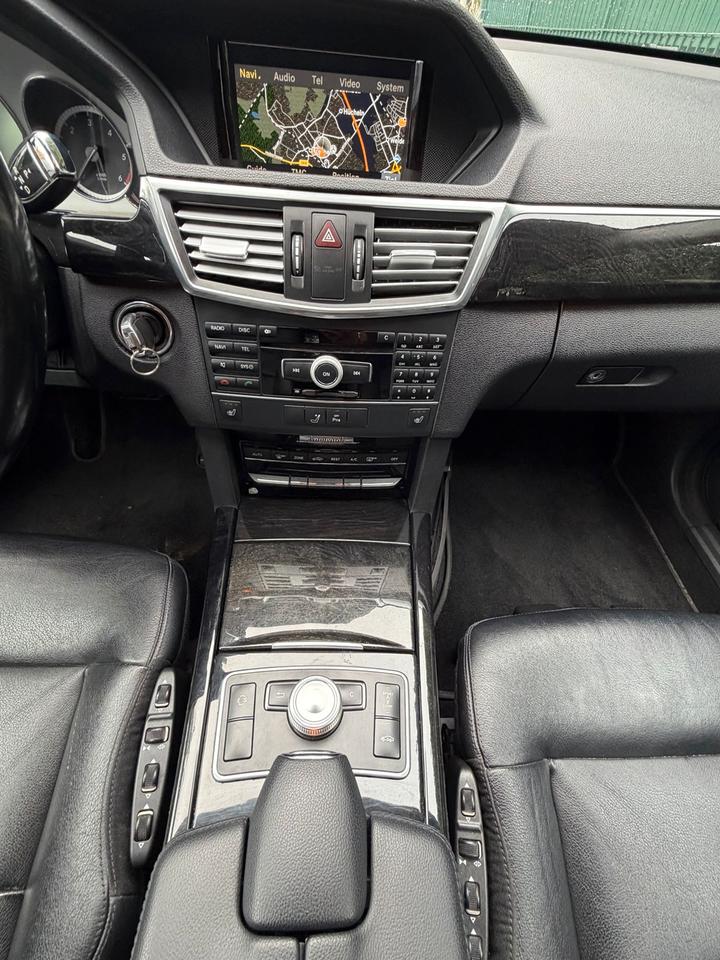 Mercedes Benz E 300 2011 — photo 9