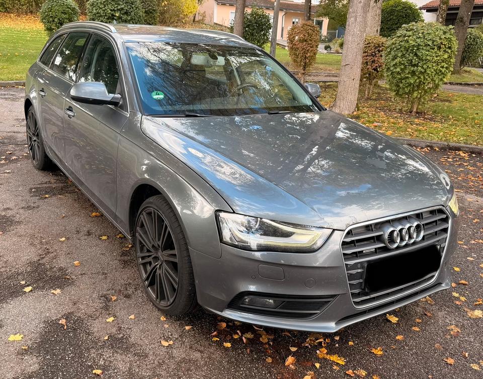 Audi A4 2012 — салон