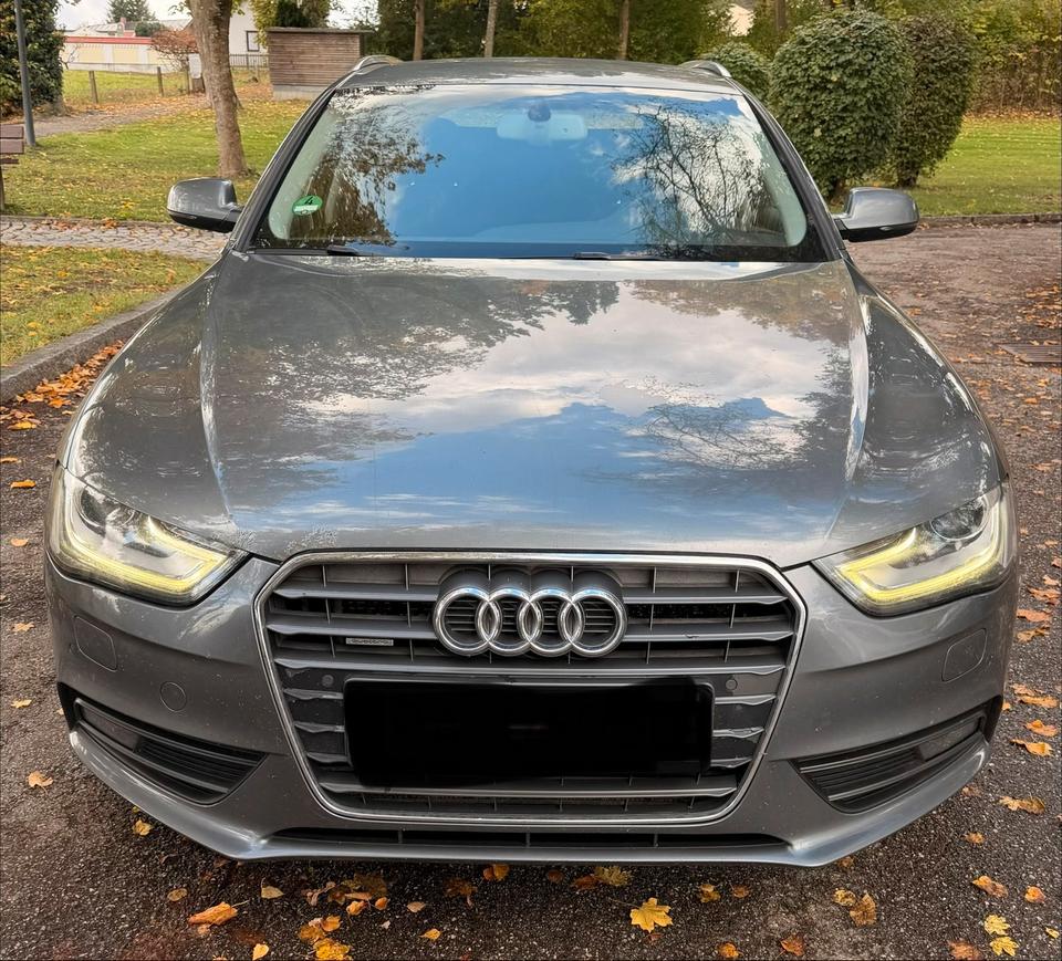 Audi A4 2012 — двигун