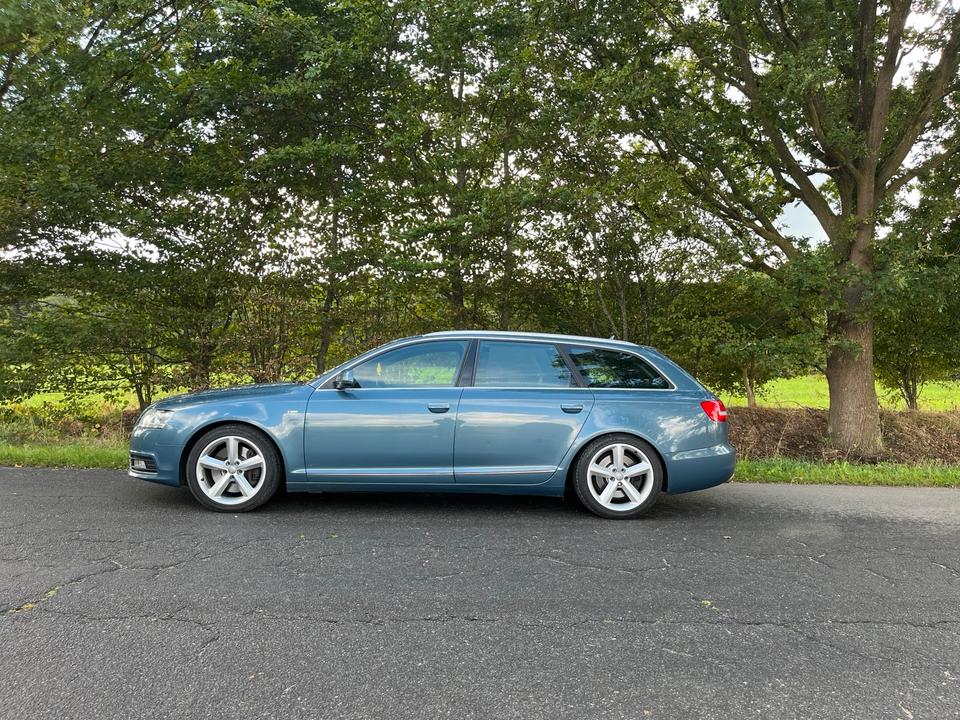 Audi A6 2010 — салон