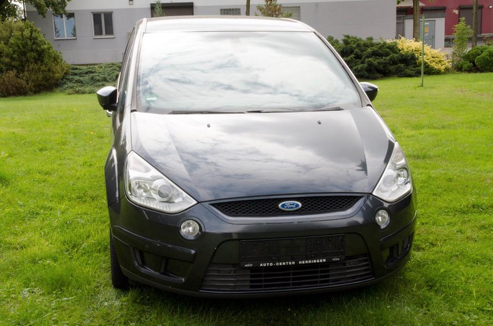 Ford S-Max 2008 — rear view