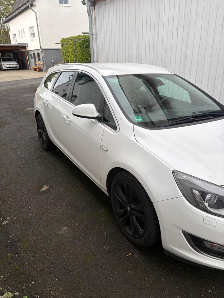 Opel Astra 2013 — interior