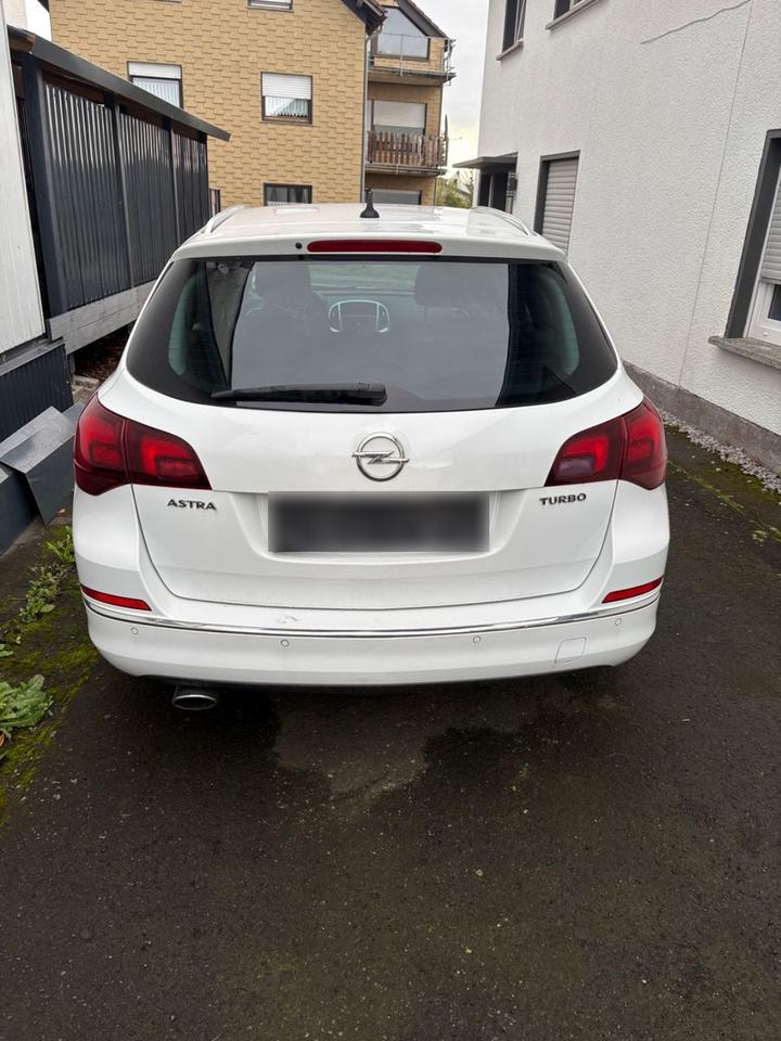 Opel Astra 2013 — engine