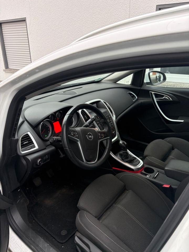 Opel Astra 2013 — photo 5