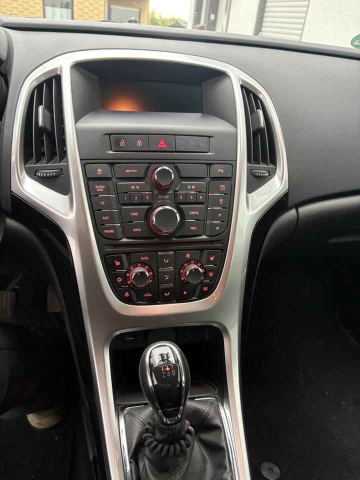 Opel Astra 2013 — photo 6