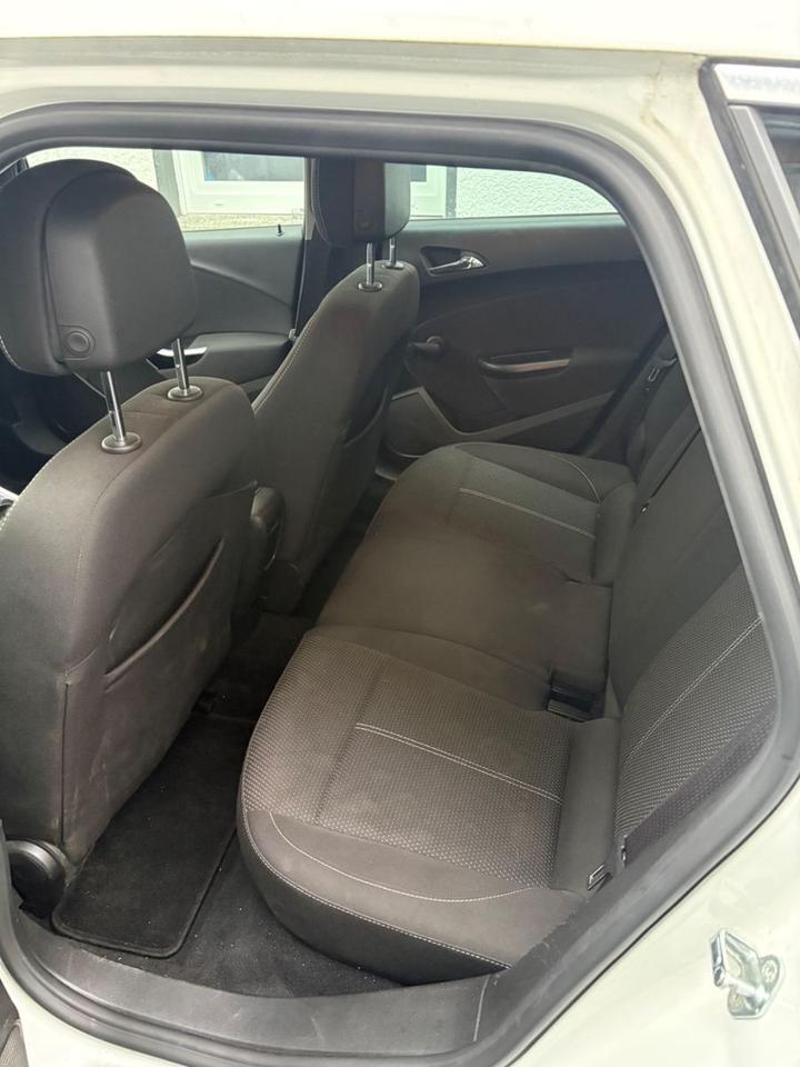 Opel Astra 2013 — photo 9