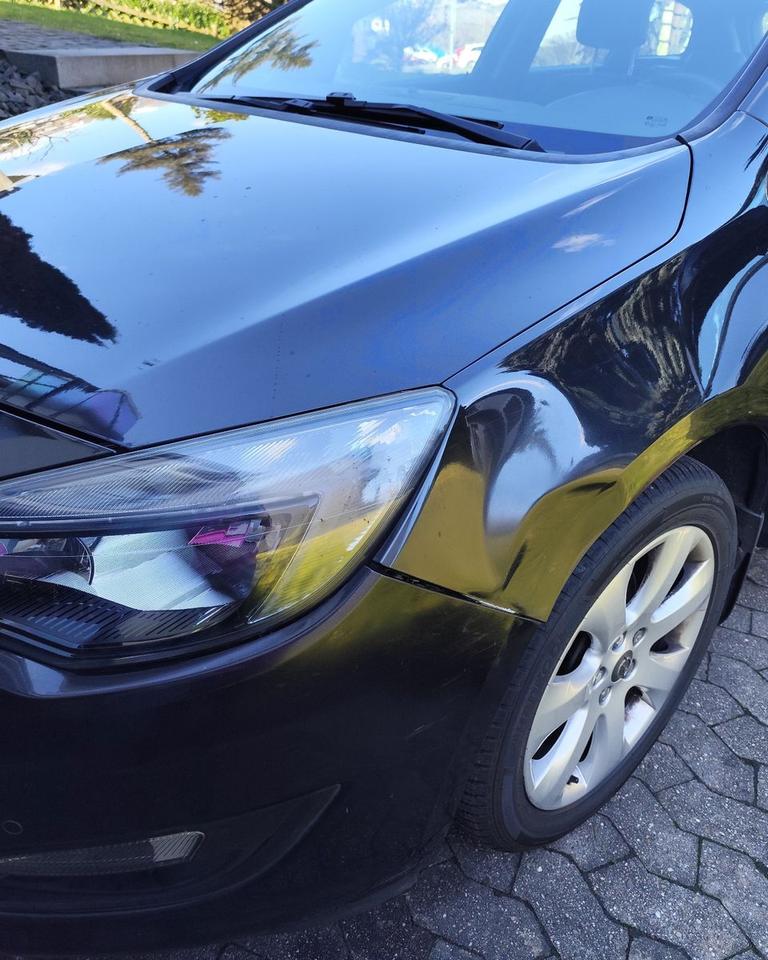 Opel Astra 2015 — rear view