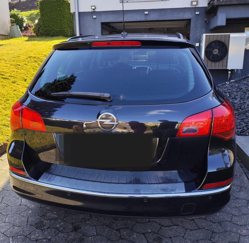 Opel Astra 2015 — interior