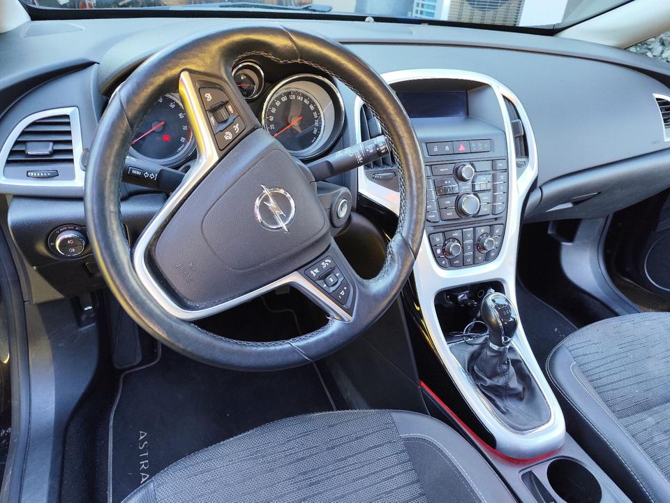 Opel Astra 2015 — photo 6