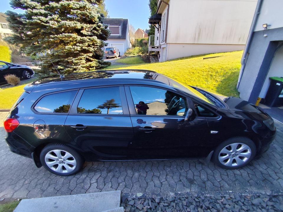 Opel Astra 2015 — photo 9
