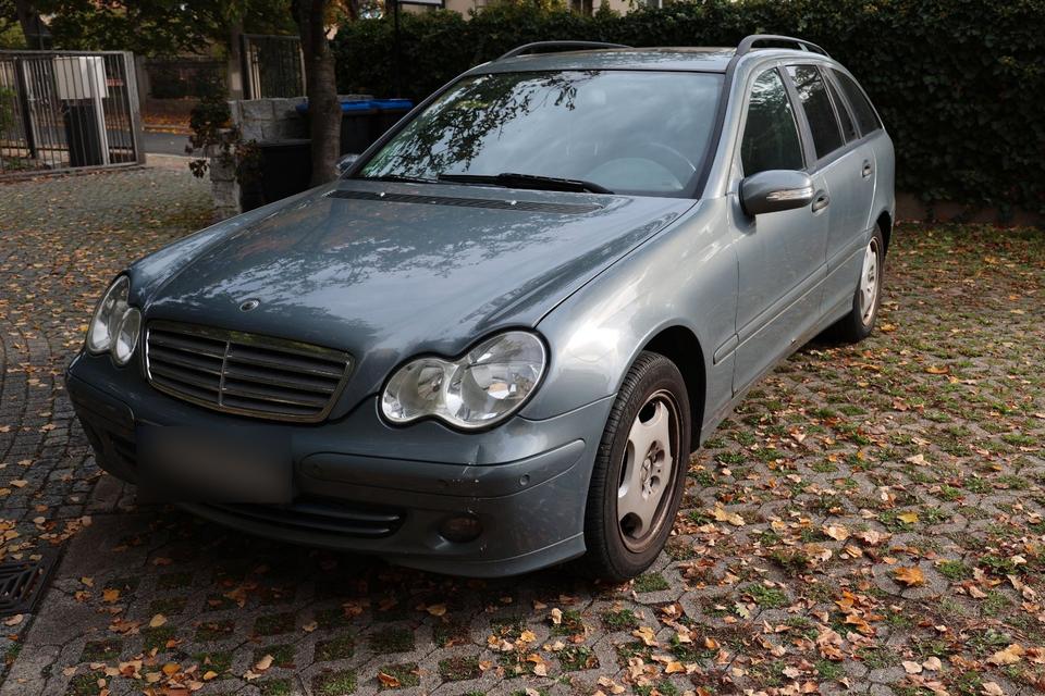 Mercedes Benz C 220 2007 — interior
