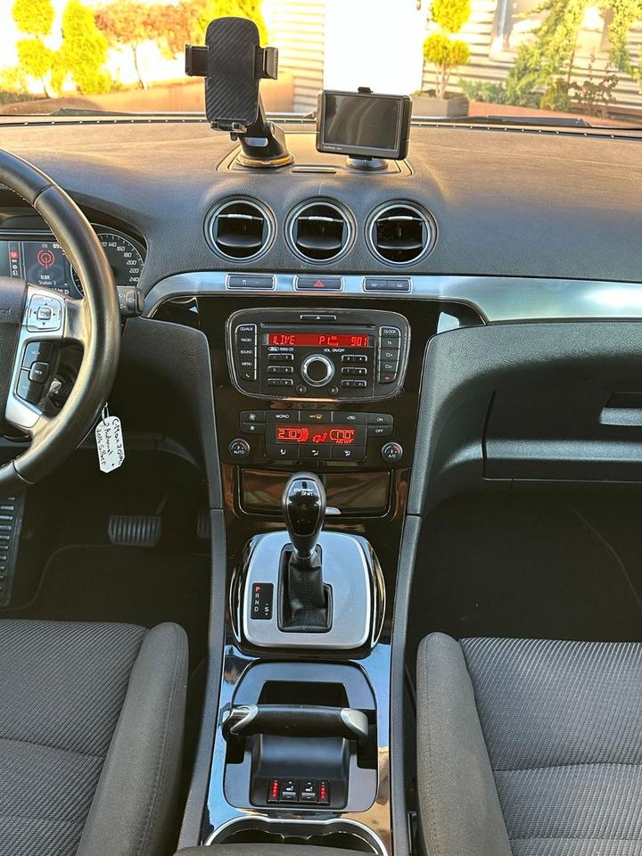 Ford S-Max 2014 — photo 10