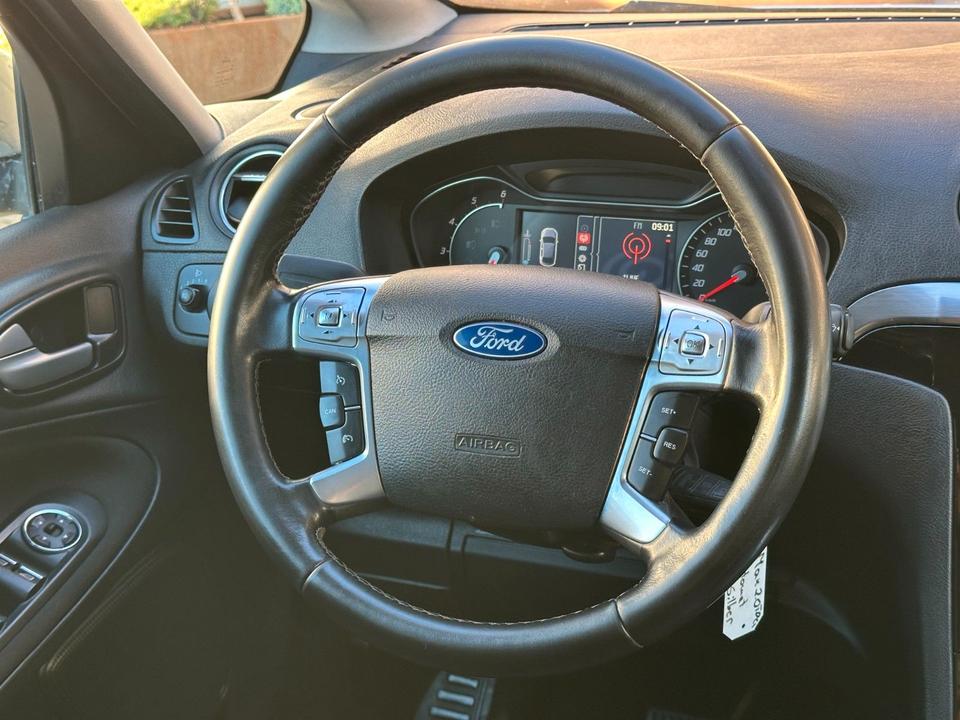 Ford S-Max 2014 — photo 19