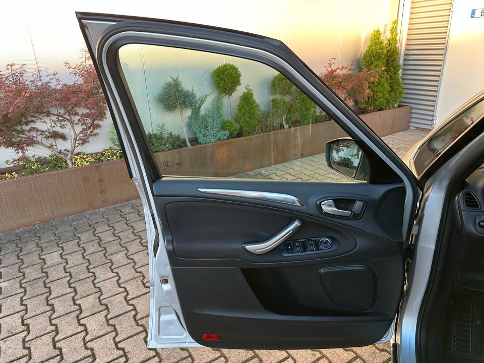 Ford S-Max 2014 — photo 21