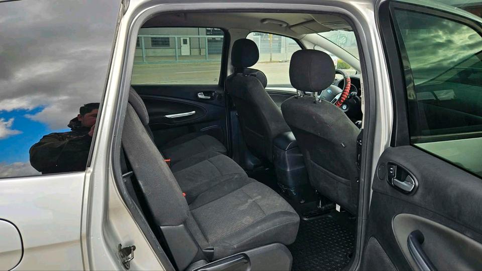 Ford S-Max 2008 — photo 17
