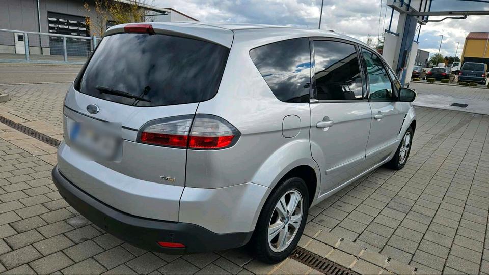 Ford S-Max 2008 — rear view