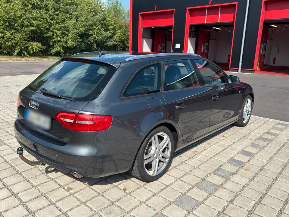Audi A4 2013 — rear view