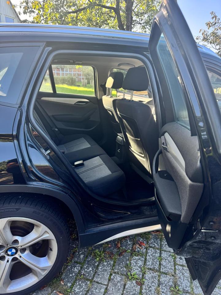 BMW X1 2011 — photo 8