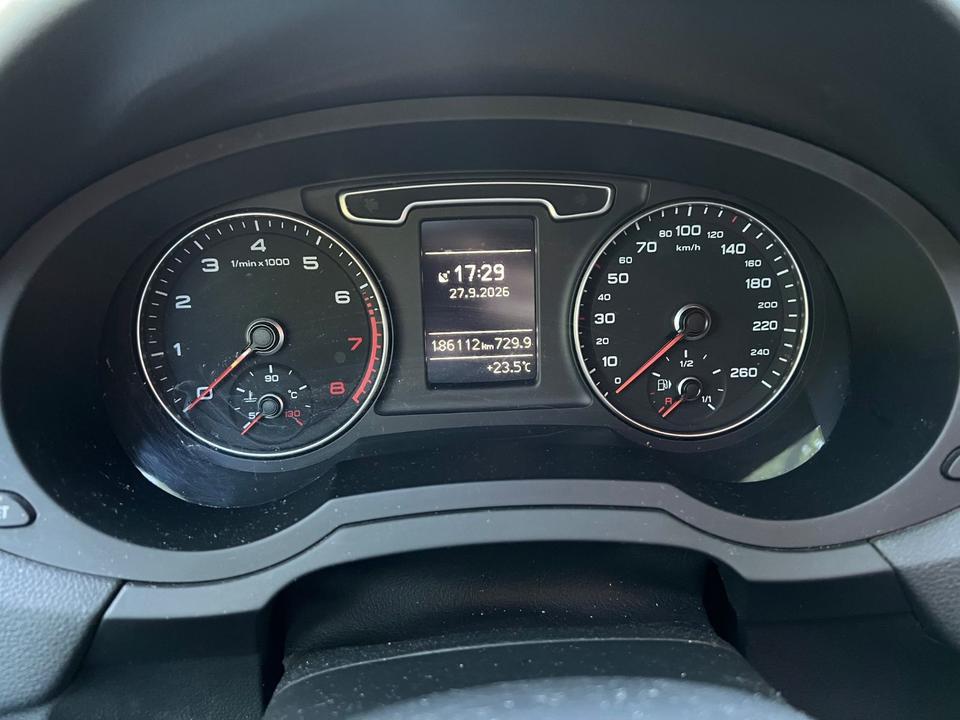 Audi Q3 2012 — interior