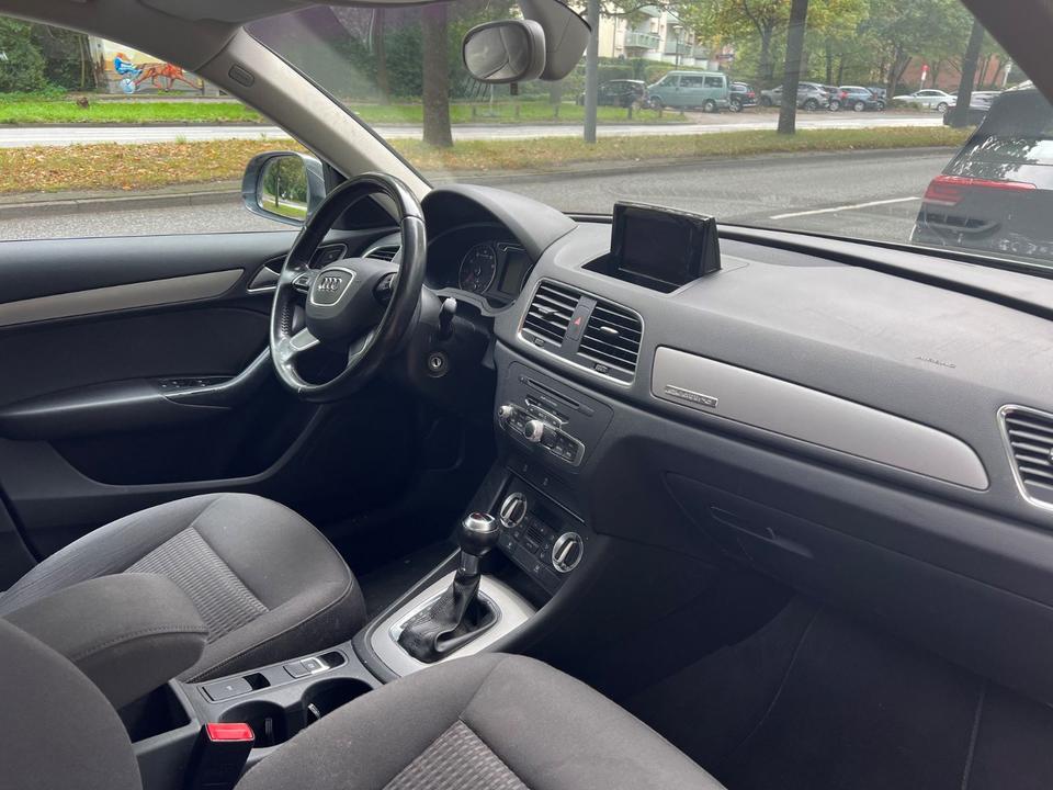 Audi Q3 2012 — engine