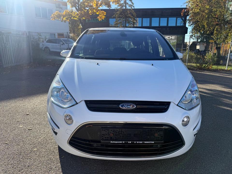 Ford S-Max 2011 — вигляд ззаду
