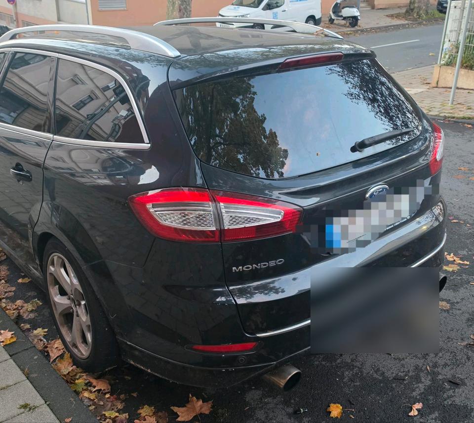 Ford Mondeo 2011 — interior