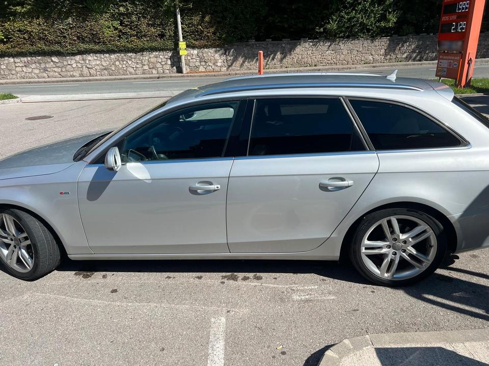 Audi A4 2011 — engine